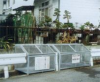 ゴミ収納箱1型　組み立て式　設置例