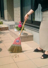 きぬ草ほうき短柄使用写真