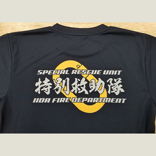 オリジナルTシャツ裏側ネイビー制作事例4吉川商工ポロシャツ